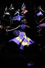 イッセイ ミヤケ 2015-16年秋冬コレクション - 喜びを運ぶ万華鏡のテキスタイル｜写真57