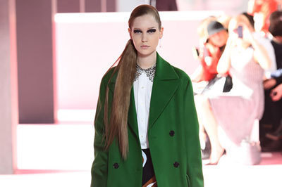 2015-16年秋冬パリコレクション｜ディオール 2015-16年秋冬コレクション - 淡い色彩で描く、動物的でセンシュアルな女性