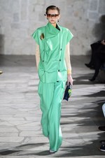 ロエベ 2015-16年秋冬コレクション - 色彩・質感を味方につけ、未来を見据え突き進む｜写真20