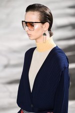 ロエベ 2015-16年秋冬コレクション - 色彩・質感を味方につけ、未来を見据え突き進む｜写真24