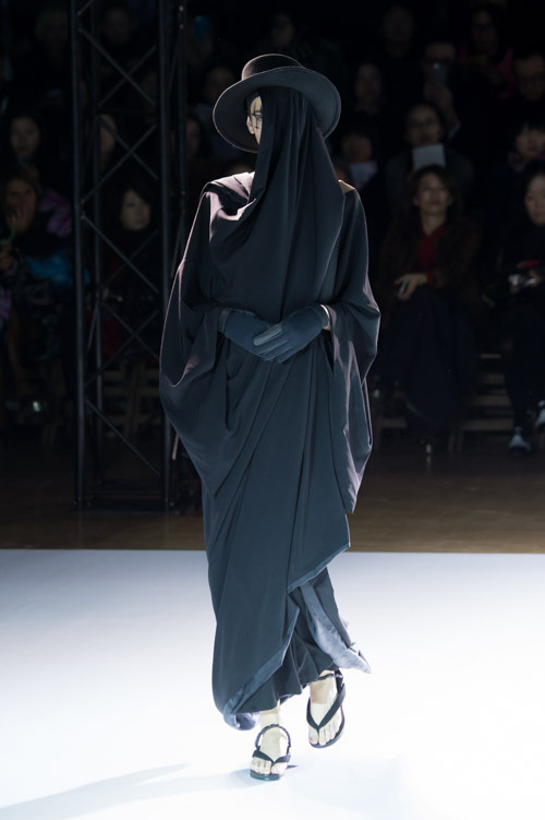 ヨウジヤマモト(Yohji Yamamoto) 2015-16年秋冬ウィメンズコレクション  - 写真5