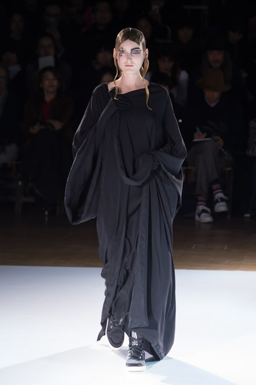 ヨウジヤマモト(Yohji Yamamoto) 2015-16年秋冬ウィメンズコレクション  - 写真7