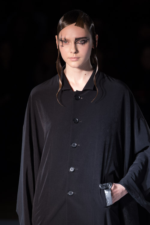 ヨウジヤマモト(Yohji Yamamoto) 2015-16年秋冬ウィメンズコレクション  - 写真10