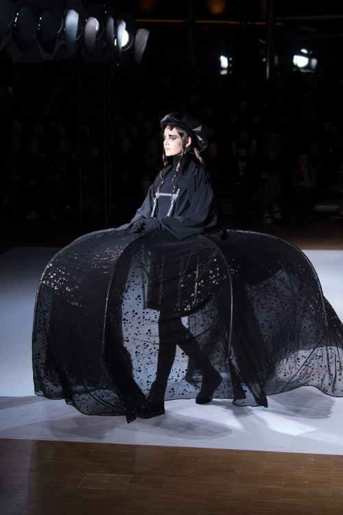 ヨウジヤマモト(Yohji Yamamoto) 2015-16年秋冬ウィメンズコレクション  - 写真17