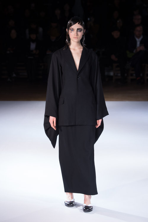 ヨウジヤマモト(Yohji Yamamoto) 2015-16年秋冬ウィメンズコレクション  - 写真18