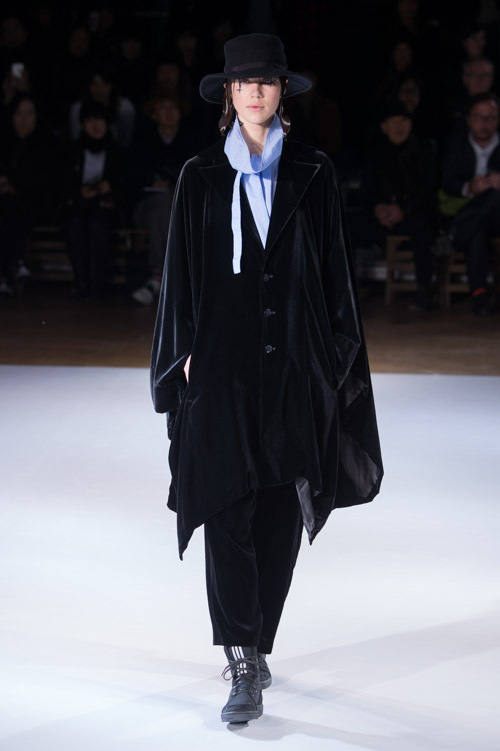 ヨウジヤマモト(Yohji Yamamoto) 2015-16年秋冬ウィメンズコレクション  - 写真29