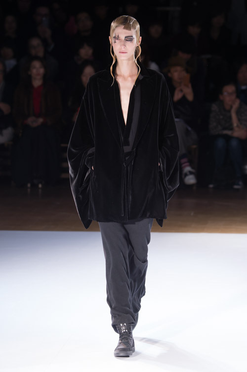 ヨウジヤマモト(Yohji Yamamoto) 2015-16年秋冬ウィメンズコレクション  - 写真35