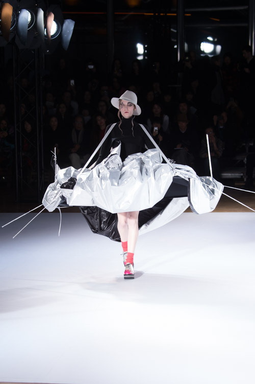 ヨウジヤマモト(Yohji Yamamoto) 2015-16年秋冬ウィメンズコレクション  - 写真41