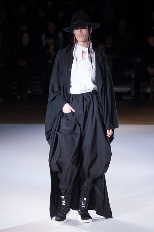 ヨウジヤマモト(Yohji Yamamoto) 2015-16年秋冬ウィメンズコレクション  - 写真47