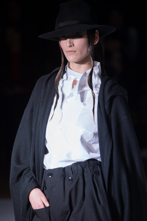 ヨウジヤマモト(Yohji Yamamoto) 2015-16年秋冬ウィメンズコレクション  - 写真48