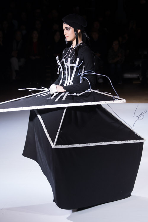 ヨウジヤマモト(Yohji Yamamoto) 2015-16年秋冬ウィメンズコレクション  - 写真52