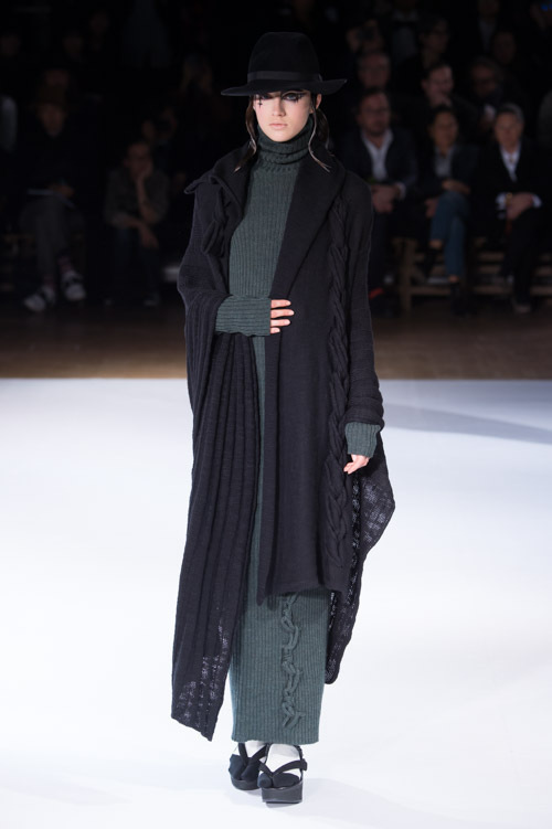 ヨウジヤマモト(Yohji Yamamoto) 2015-16年秋冬ウィメンズコレクション  - 写真53