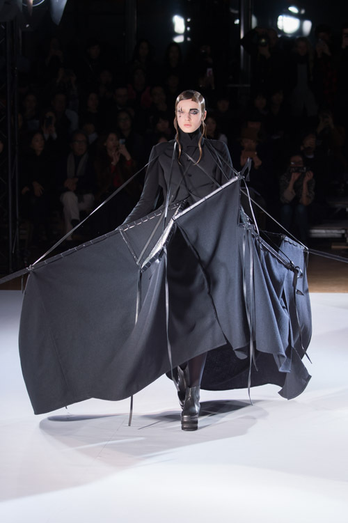 ヨウジヤマモト(Yohji Yamamoto) 2015-16年秋冬ウィメンズコレクション  - 写真69