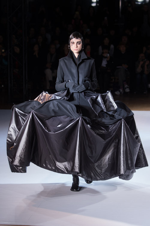 ヨウジヤマモト(Yohji Yamamoto) 2015-16年秋冬ウィメンズコレクション  - 写真72