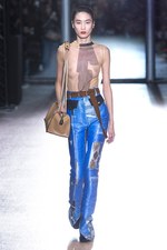 アクネ ストゥディオズ 2015-16年秋冬コレクション - リメイクが見出す新たなフェミニンの起点｜写真2