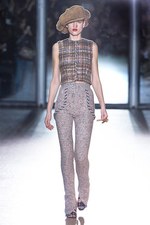 アクネ ストゥディオズ 2015-16年秋冬コレクション - リメイクが見出す新たなフェミニンの起点｜写真3