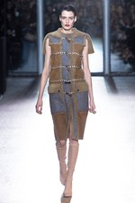 アクネ ストゥディオズ 2015-16年秋冬コレクション - リメイクが見出す新たなフェミニンの起点｜写真4