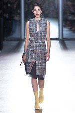 アクネ ストゥディオズ 2015-16年秋冬コレクション - リメイクが見出す新たなフェミニンの起点｜写真5