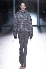 アクネ ストゥディオズ 2015-16年秋冬コレクション - リメイクが見出す新たなフェミニンの起点｜写真7