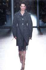 アクネ ストゥディオズ 2015-16年秋冬コレクション - リメイクが見出す新たなフェミニンの起点｜写真9