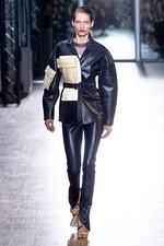 アクネ ストゥディオズ 2015-16年秋冬コレクション - リメイクが見出す新たなフェミニンの起点｜写真13