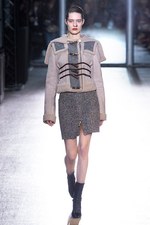 アクネ ストゥディオズ 2015-16年秋冬コレクション - リメイクが見出す新たなフェミニンの起点｜写真15