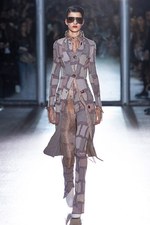 アクネ ストゥディオズ 2015-16年秋冬コレクション - リメイクが見出す新たなフェミニンの起点｜写真17