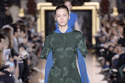 2015-16年秋冬パリコレクション｜ステラ マッカートニー 2015-16年冬コレクション - シルエットが映し出す、女性の豊かな感受性