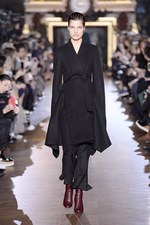 ステラ マッカートニー 2015-16年冬コレクション - シルエットが映し出す、女性の豊かな感受性｜写真1