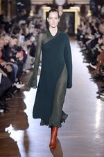 ステラ マッカートニー 2015-16年冬コレクション - シルエットが映し出す、女性の豊かな感受性｜写真2