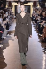 ステラ マッカートニー 2015-16年冬コレクション - シルエットが映し出す、女性の豊かな感受性｜写真3