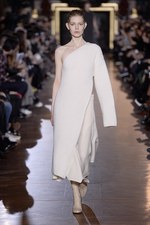 ステラ マッカートニー 2015-16年冬コレクション - シルエットが映し出す、女性の豊かな感受性｜写真5