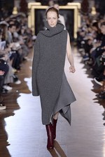 ステラ マッカートニー 2015-16年冬コレクション - シルエットが映し出す、女性の豊かな感受性｜写真6