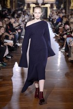 ステラ マッカートニー 2015-16年冬コレクション - シルエットが映し出す、女性の豊かな感受性｜写真9