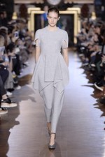 ステラ マッカートニー 2015-16年冬コレクション - シルエットが映し出す、女性の豊かな感受性｜写真13