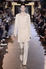 ステラ マッカートニー 2015-16年冬コレクション - シルエットが映し出す、女性の豊かな感受性｜写真16