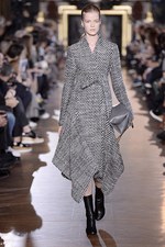 ステラ マッカートニー 2015-16年冬コレクション - シルエットが映し出す、女性の豊かな感受性｜写真18