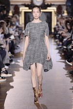 ステラ マッカートニー 2015-16年冬コレクション - シルエットが映し出す、女性の豊かな感受性｜写真19