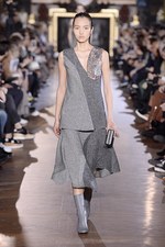 ステラ マッカートニー 2015-16年冬コレクション - シルエットが映し出す、女性の豊かな感受性｜写真22