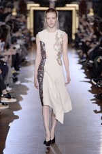 ステラ マッカートニー 2015-16年冬コレクション - シルエットが映し出す、女性の豊かな感受性｜写真24