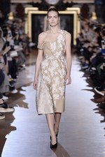 ステラ マッカートニー 2015-16年冬コレクション - シルエットが映し出す、女性の豊かな感受性｜写真25