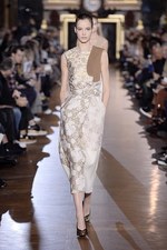 ステラ マッカートニー 2015-16年冬コレクション - シルエットが映し出す、女性の豊かな感受性｜写真26