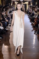 ステラ マッカートニー 2015-16年冬コレクション - シルエットが映し出す、女性の豊かな感受性｜写真27