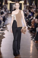 ステラ マッカートニー 2015-16年冬コレクション - シルエットが映し出す、女性の豊かな感受性｜写真28