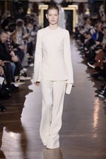 ステラ マッカートニー 2015-16年冬コレクション - シルエットが映し出す、女性の豊かな感受性｜写真31