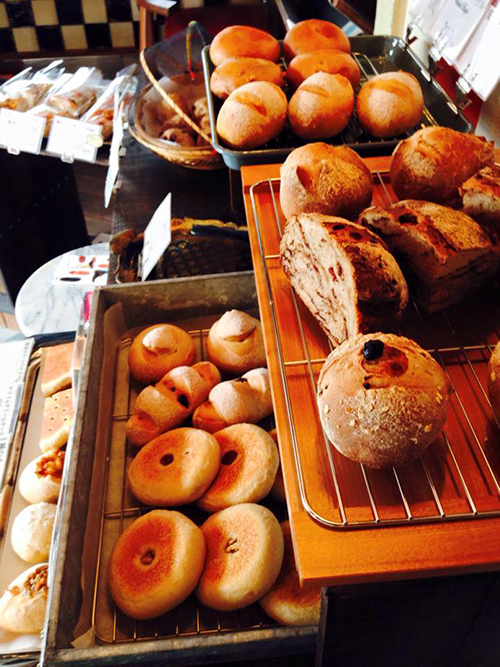 「青山パン祭り」が開催！ワインやチーズと共に味わう、楽しくて美味しいパンの数々 | 写真