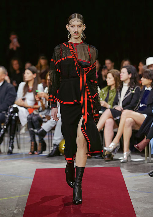 ジバンシィ バイ リカルド ティッシ (Givenchy by Riccardo Tisci) 2015-16年秋冬ウィメンズコレクション  - 写真30