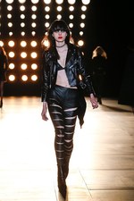サンローラン 2015-16年秋冬コレクション - パーティーガールは、パンク・ロックの夢をみる｜写真11