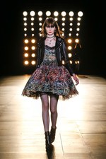 サンローラン 2015-16年秋冬コレクション - パーティーガールは、パンク・ロックの夢をみる｜写真14