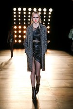 サンローラン 2015-16年秋冬コレクション - パーティーガールは、パンク・ロックの夢をみる｜写真18